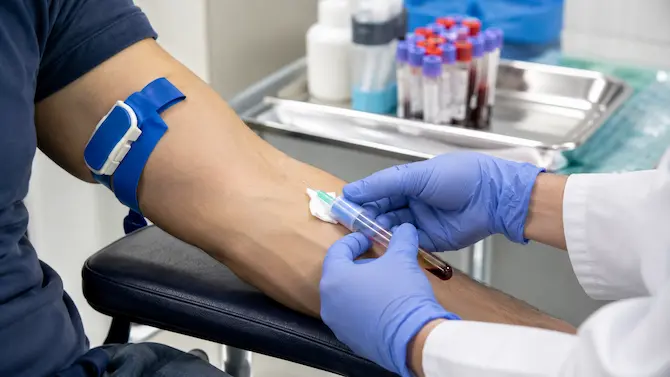 Antidoping en sangre: extracción venosa con tubo vacutainer para prueba confirmatoria de detección de sustancias